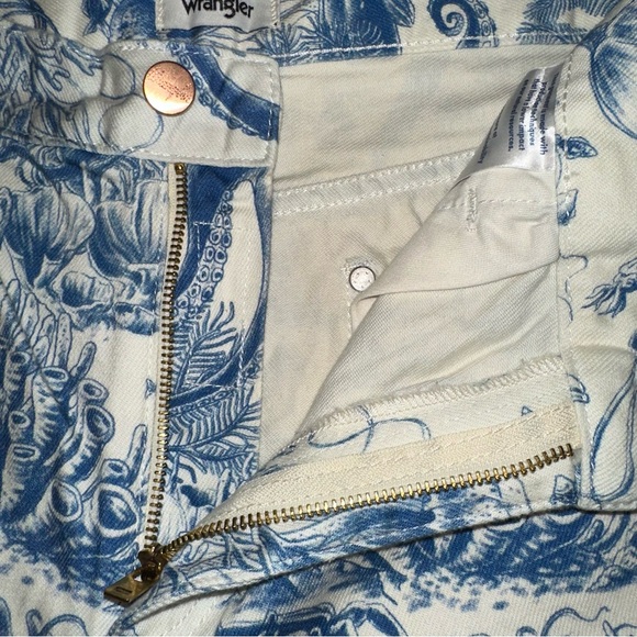 Wrangler Wanderer 622 Nautical
Coastal Cowgirl Seahorse Ocean
Flare 31(34)X32 - Picture 9 of 9